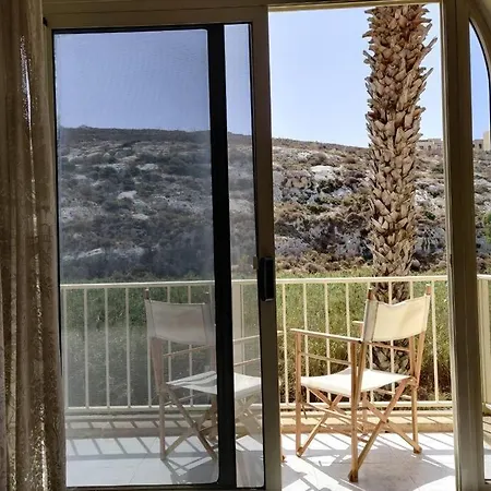 Spacious With Views & Acs Using A Coin Meter Apartmán Xlendi