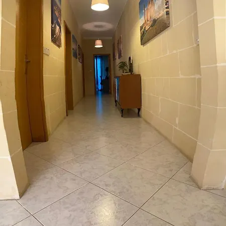 Spacious With Views & Acs Using A Coin Meter Xlendi